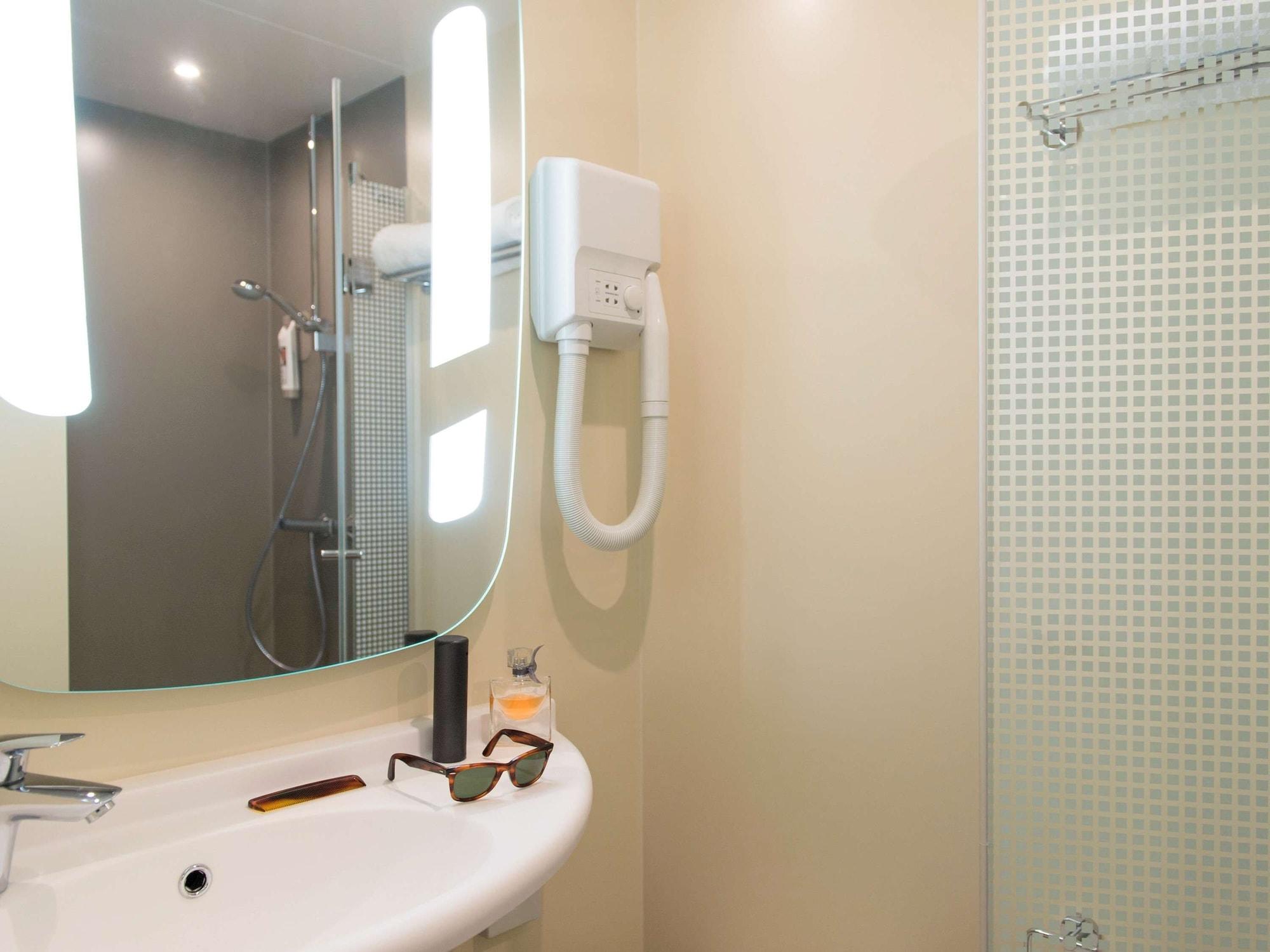 Ibis Brussels East Hotel 3*